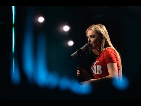Astrid S - «Breathe» – live on Skavlan | SVT/NRK/Skavlan
